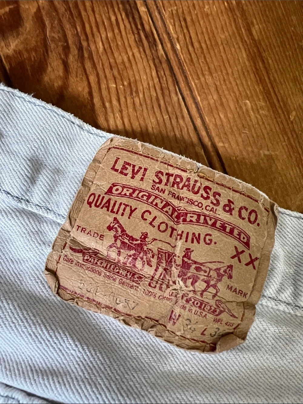 Vintage 80s Levi's 501 Jeans Men's Light Denim made in USA size 34 34